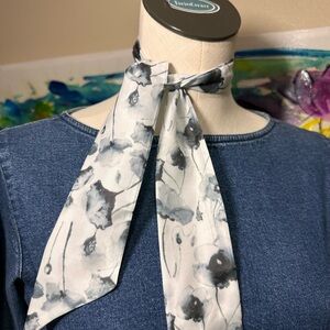 Elegant Gray Floral Women's Scarf